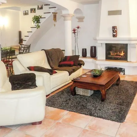 Ferienhaus Three-bedroom Holiday In Servian