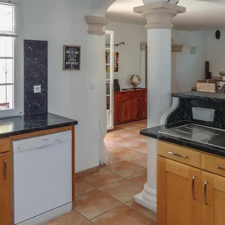 Ferienhaus Three-bedroom Holiday In Servian