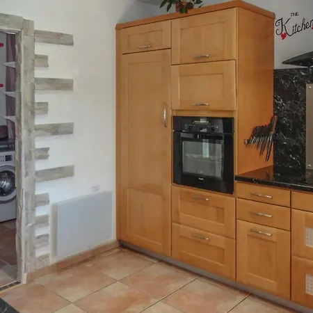 Three-bedroom Holiday In Servian