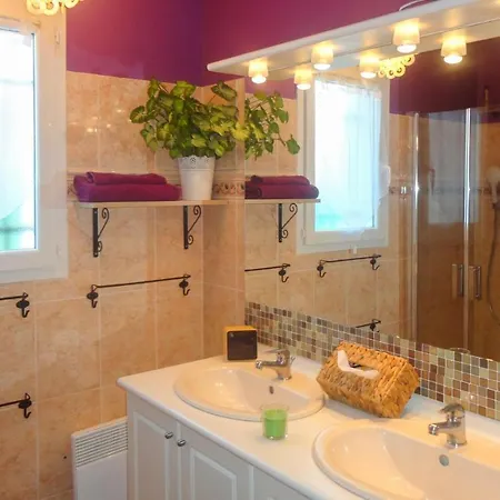 Three-bedroom Holiday In Servian